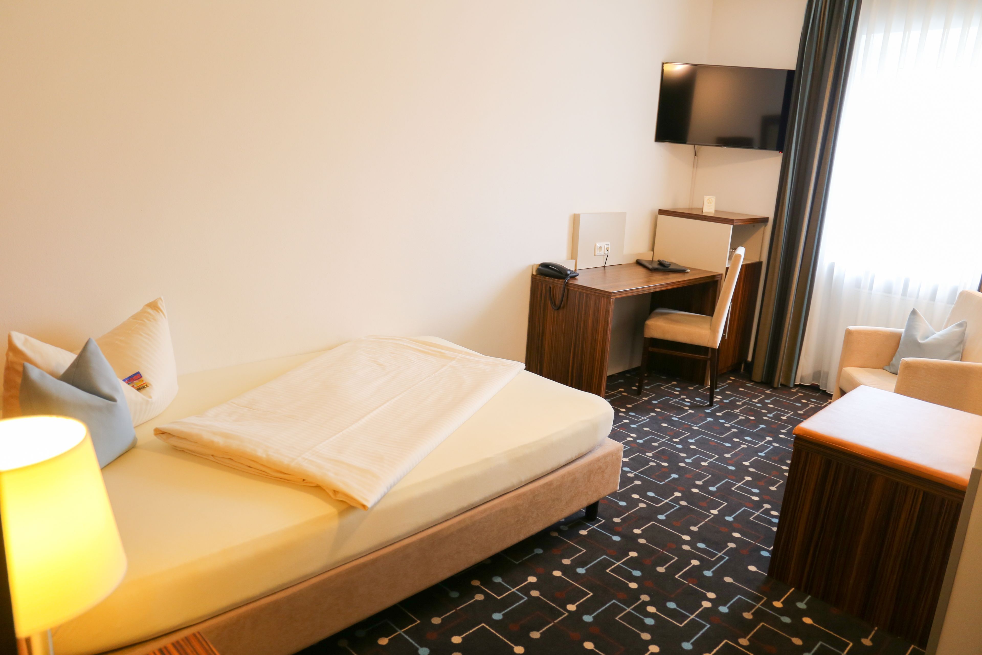 comfort single room | hypo-allergenic bedding, minibar, in-room safe, desk