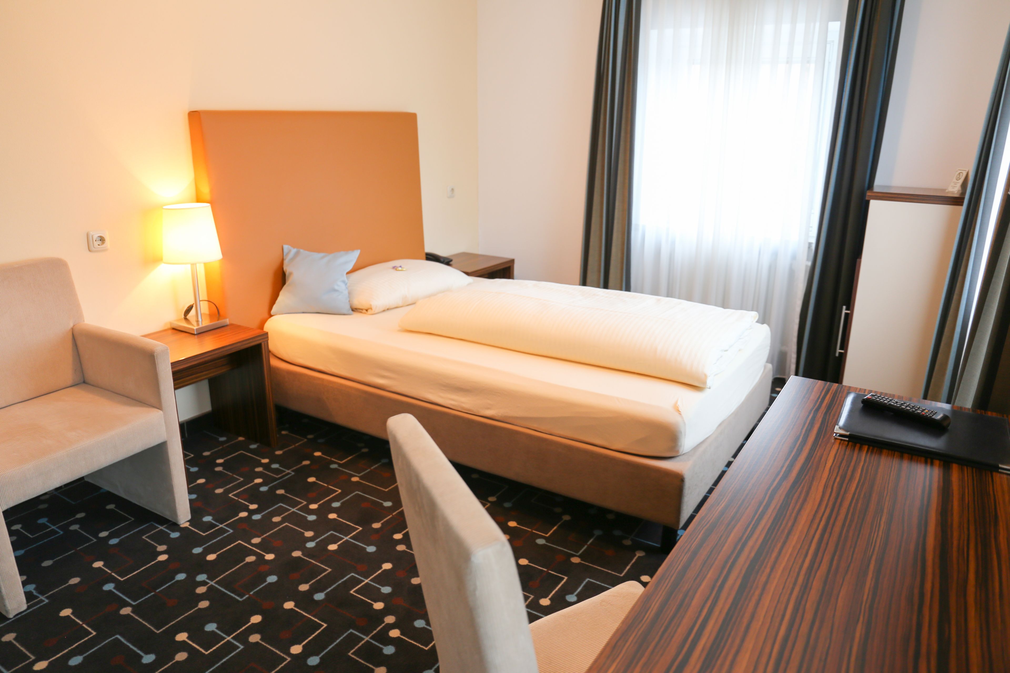 comfort single room | hypo-allergenic bedding, minibar, in-room safe, desk