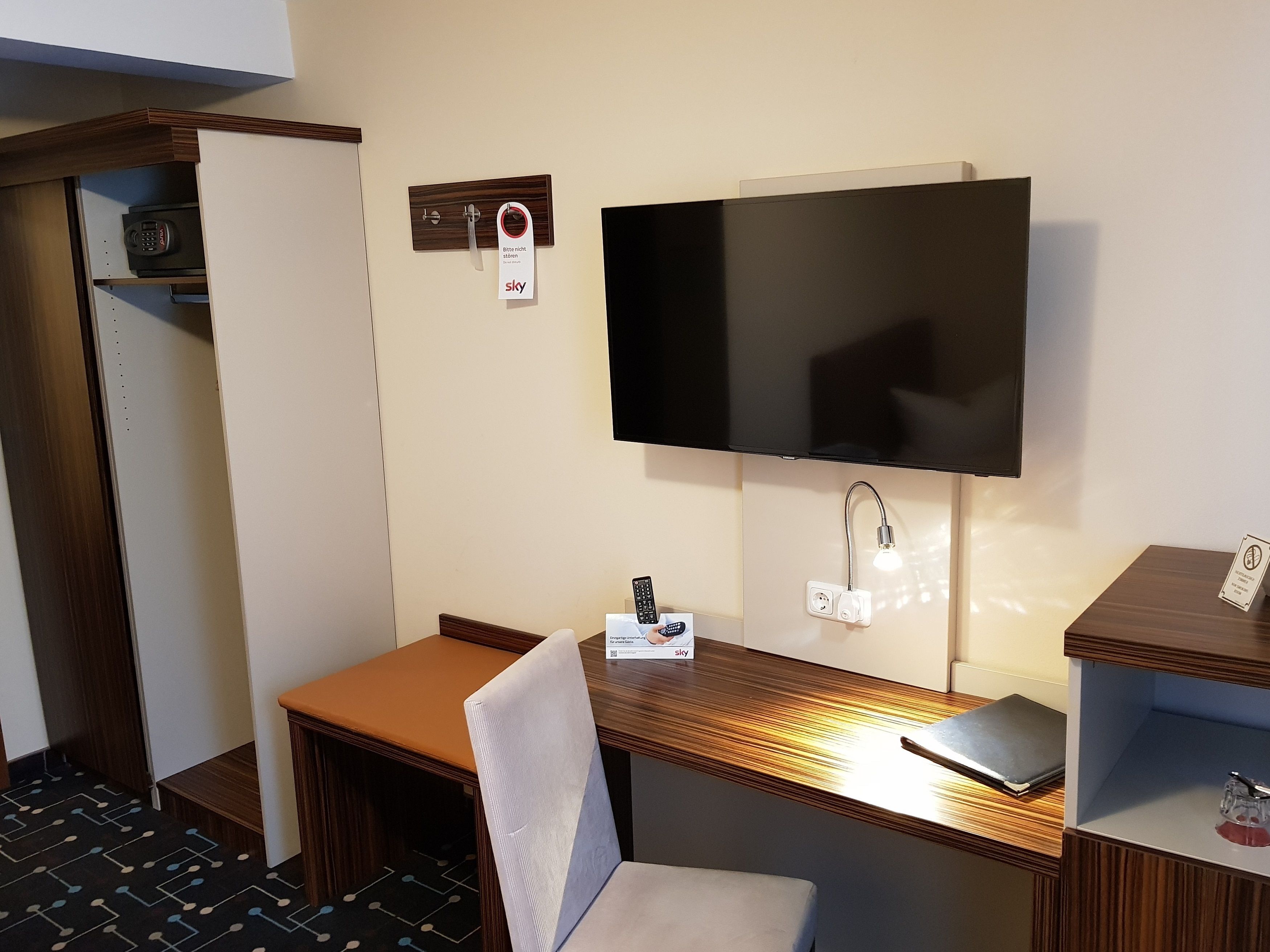 basic single room | hypo-allergenic bedding, minibar, in-room safe, desk