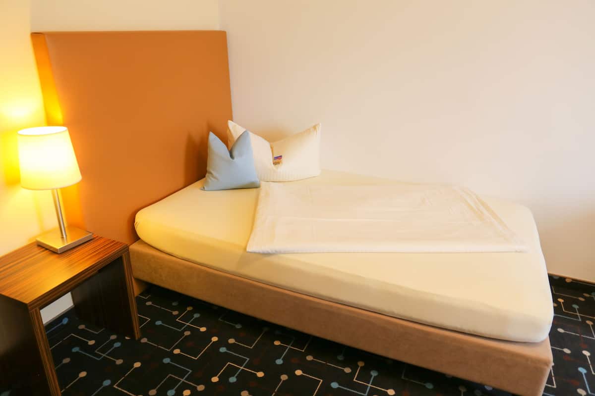 comfort single room | hypo-allergenic bedding, minibar, in-room safe, desk