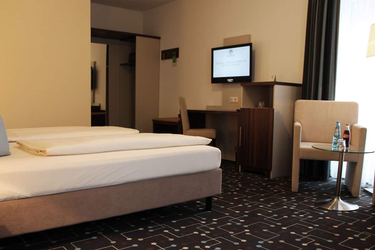 comfort double room | hypo-allergenic bedding, minibar, in-room safe, desk