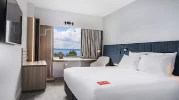 Room, 1 King Bed, Lake View