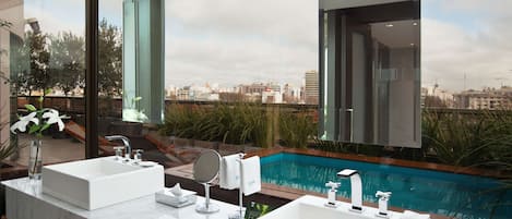 Premium bedding, minibar, in-room safe, desk