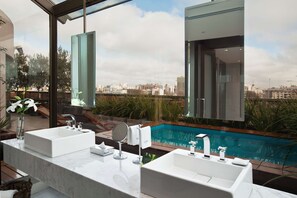 Premium bedding, minibar, in-room safe, desk - Hotel Madero Buenos Aires, WorldHotels Elite (Buenos Aires)