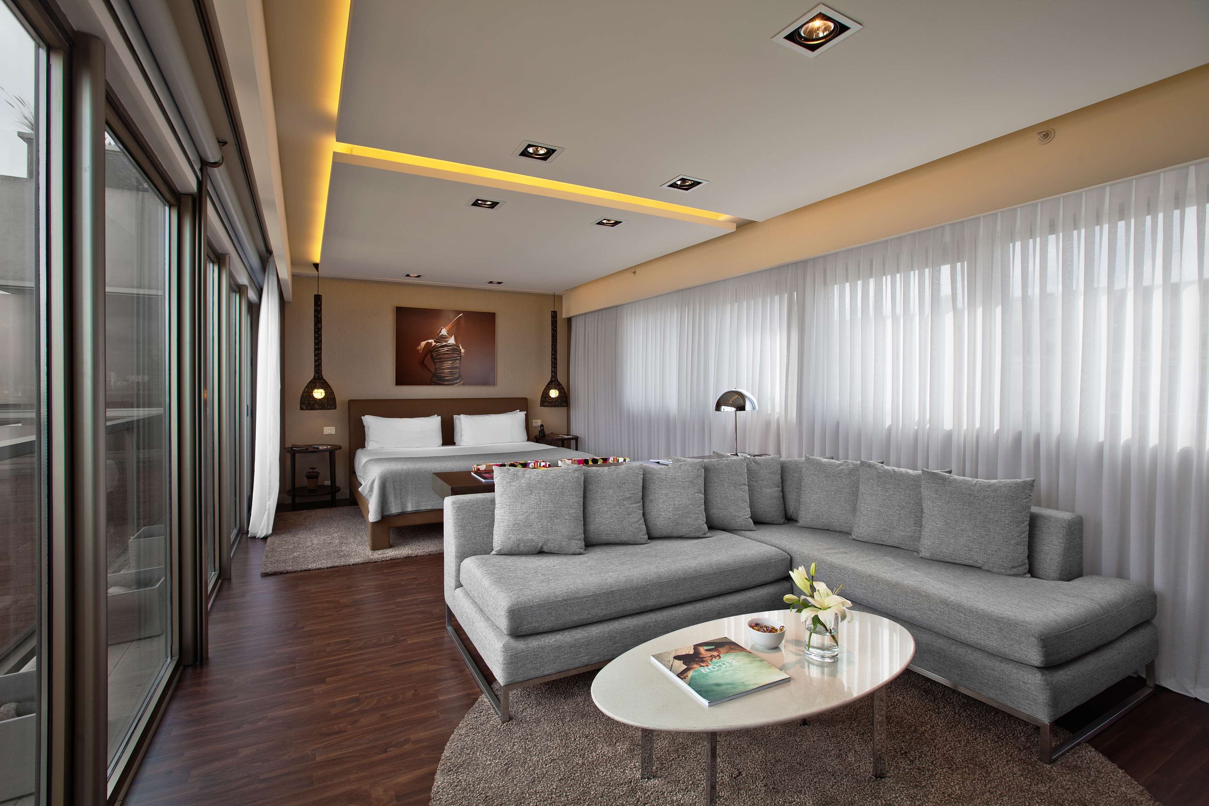 Ropa de cama de alta calidad y minibar 