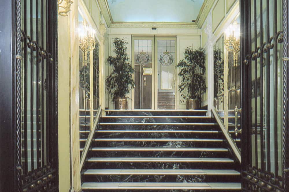 Champagne Palace Hotel