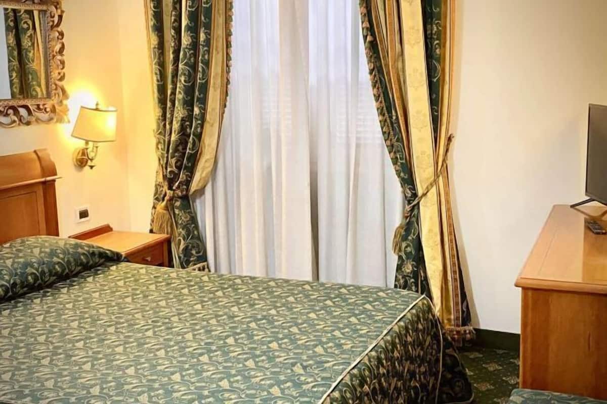 In-room safe, desk, laptop workspace, free WiFi