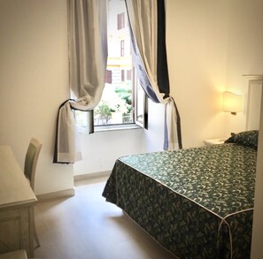 Chambre Double Classique | Coffres-forts dans les chambres, bureau