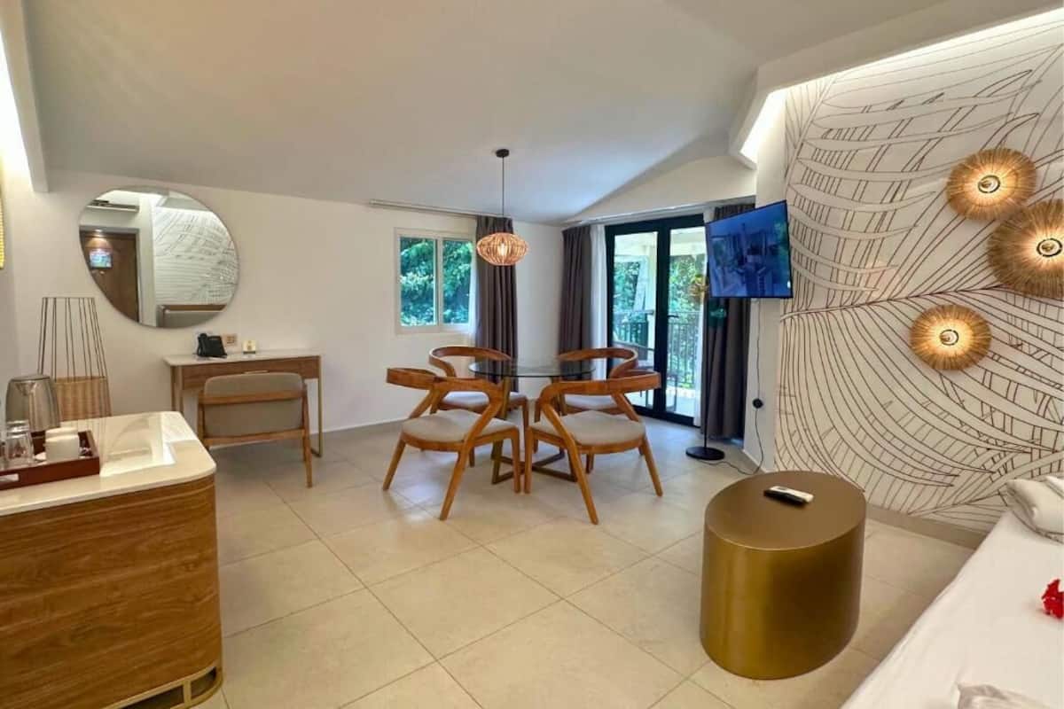 Signature-Zimmer, Kochnische (Superior Ocean) | Minibar, Zimmersafe, Verdunkelungsvorhänge, kostenloses WLAN