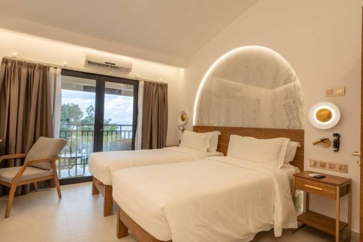 Minibar, in-room safe, blackout curtains, free WiFi