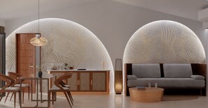 Signature penthouse, uitzicht op zee | Een minibar, een kluis op de kamer, verduisterende gordijnen