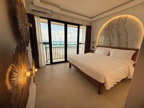 Signature-rum (Silhouette Honeymoon) | Minibar, värdeförvaringsskåp på rummet och mörkläggningsgardiner