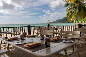 3 restaurants; breakfast, lunch, dinner and brunch served 