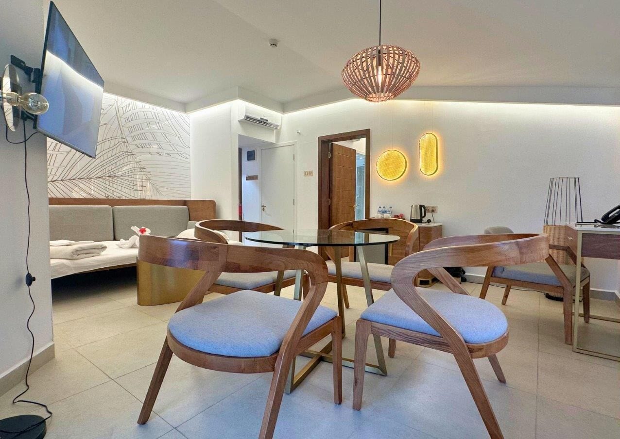 Minibar, coffres-forts dans les chambres, rideaux occultants