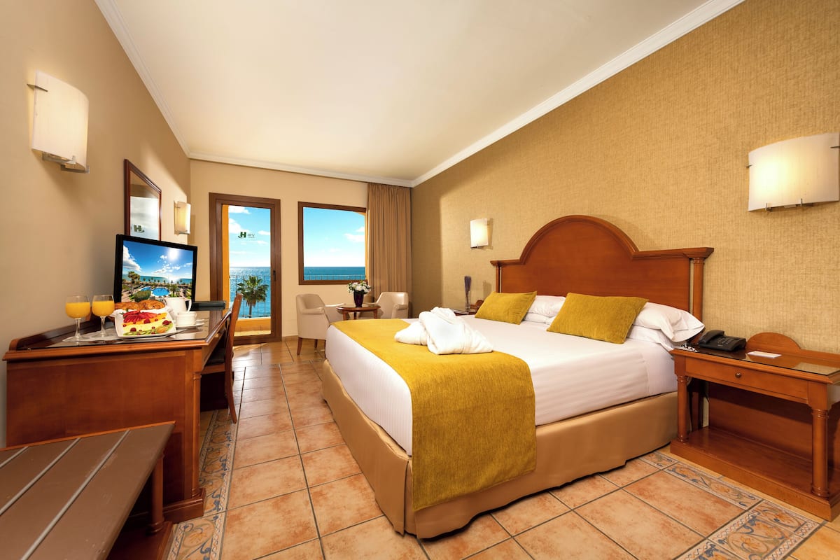 2 bedrooms, in-room safe, desk, free WiFi