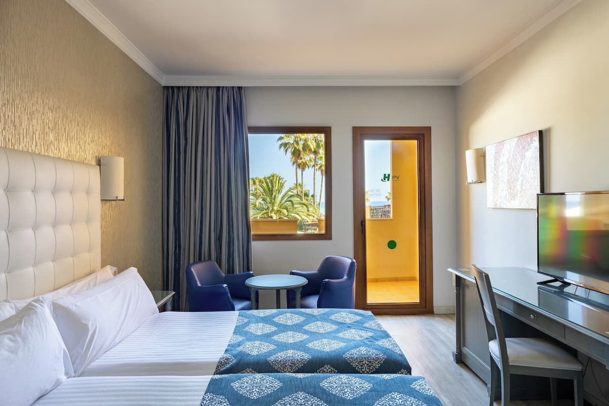 2 bedrooms, in-room safe, desk, free wifi