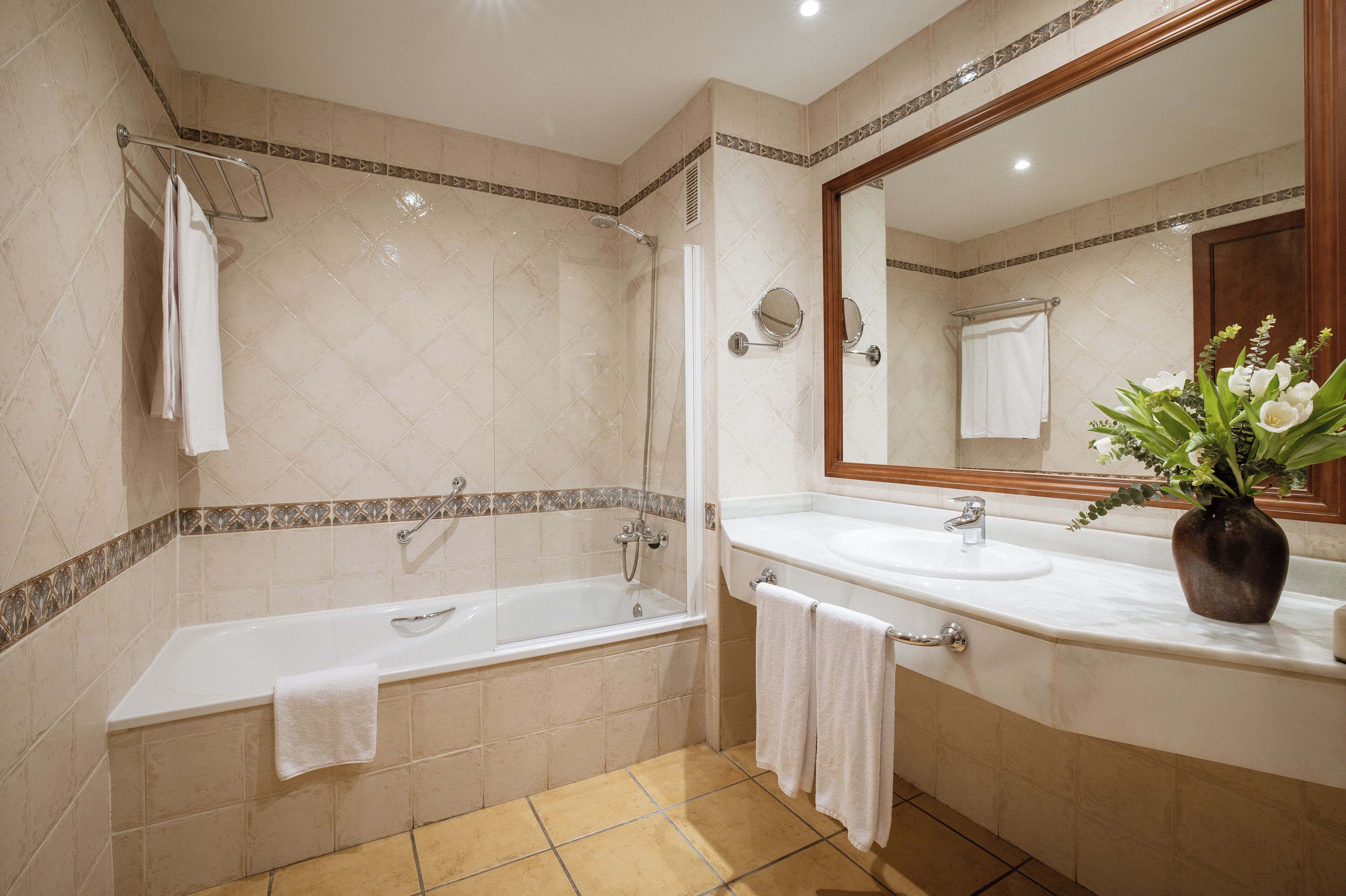 Miljøvennlige toalettsaker, hårføner, bidé og håndklær