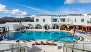 Outdoor pool, pool loungers - BLUESEA Los Fiscos (Tías)