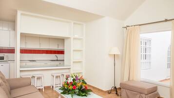 Fridge, microwave, coffee/tea maker, electric kettle
