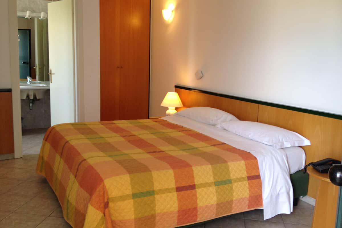 Minibar, in-room safe, individually furnished, desk