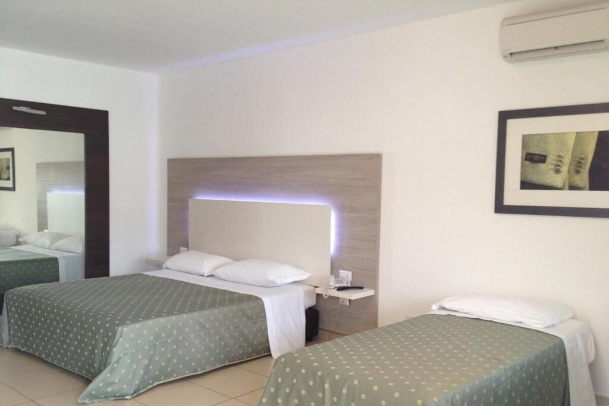 Superior driepersoonskamer | Lakens van Egyptisch katoen, luxe beddengoed, donsdekens, een minibar