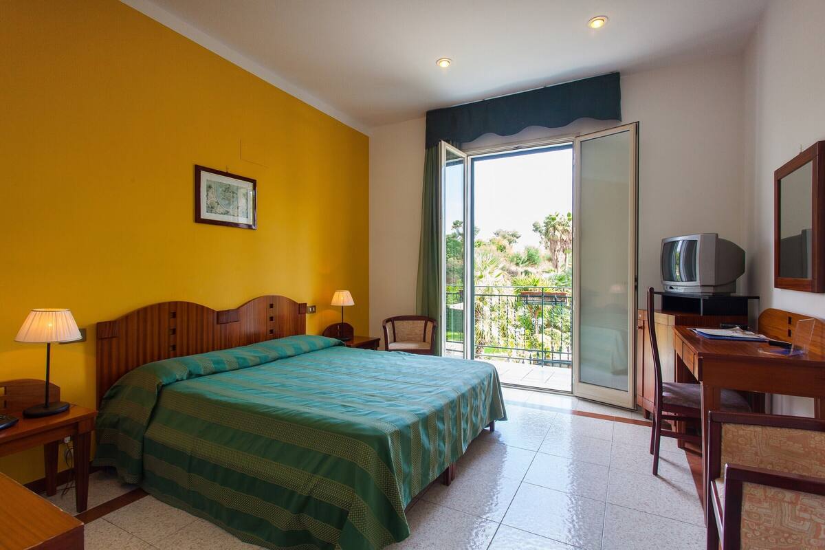 Standard Double or Twin Room, Sea View | Minibar, in-room safe, desk, WiFi (free)