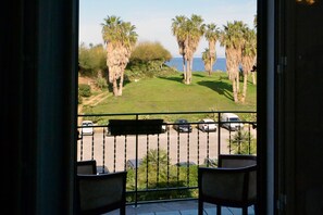 Minibar, coffres-forts dans les chambres, bureau, lits bébé (gratuits)