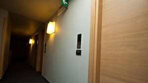 Hallway - Victor (Bari)