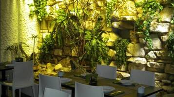 Food-Court