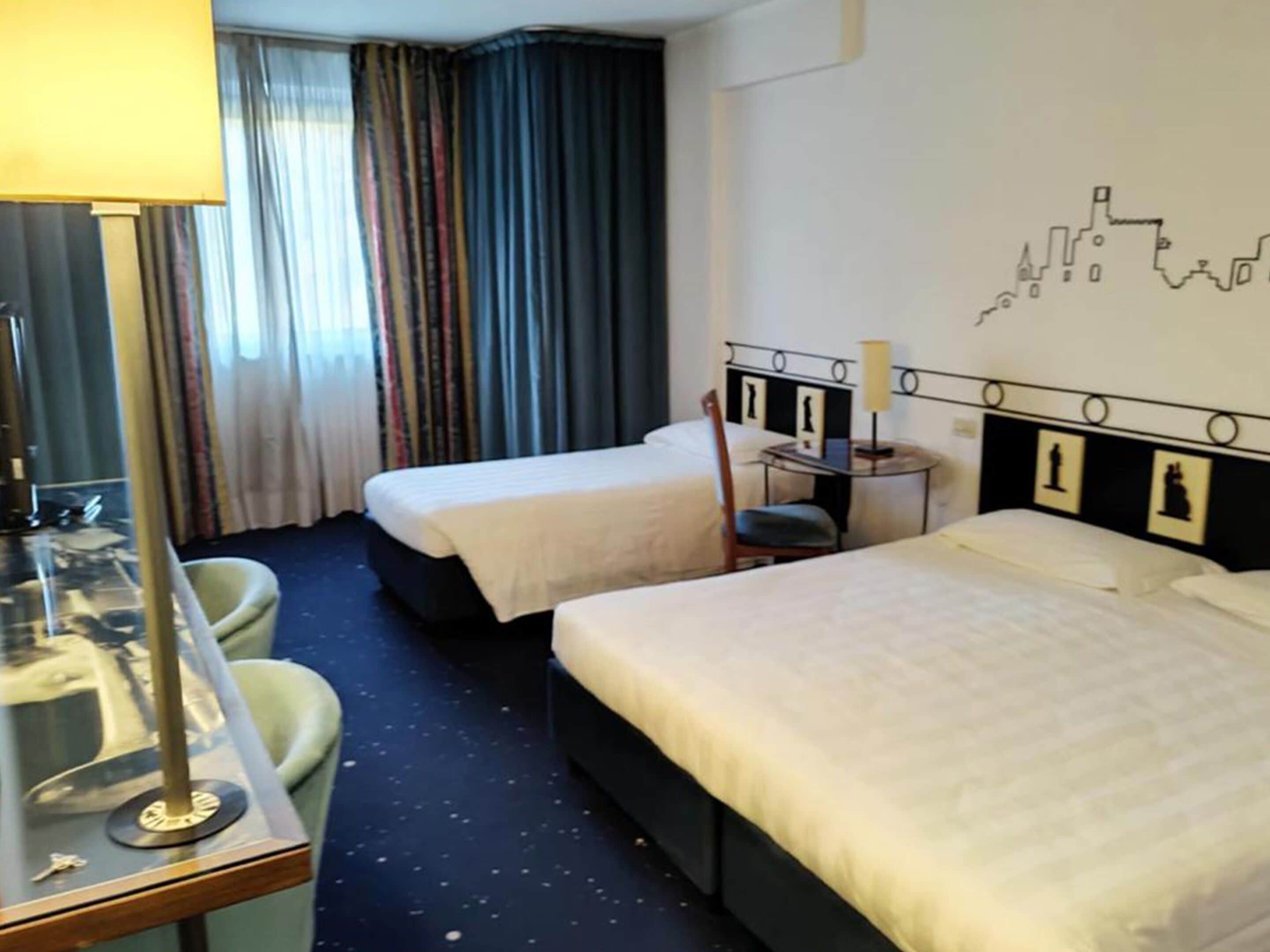 superior double or twin room | hypo-allergenic bedding, minibar, in-room safe, desk