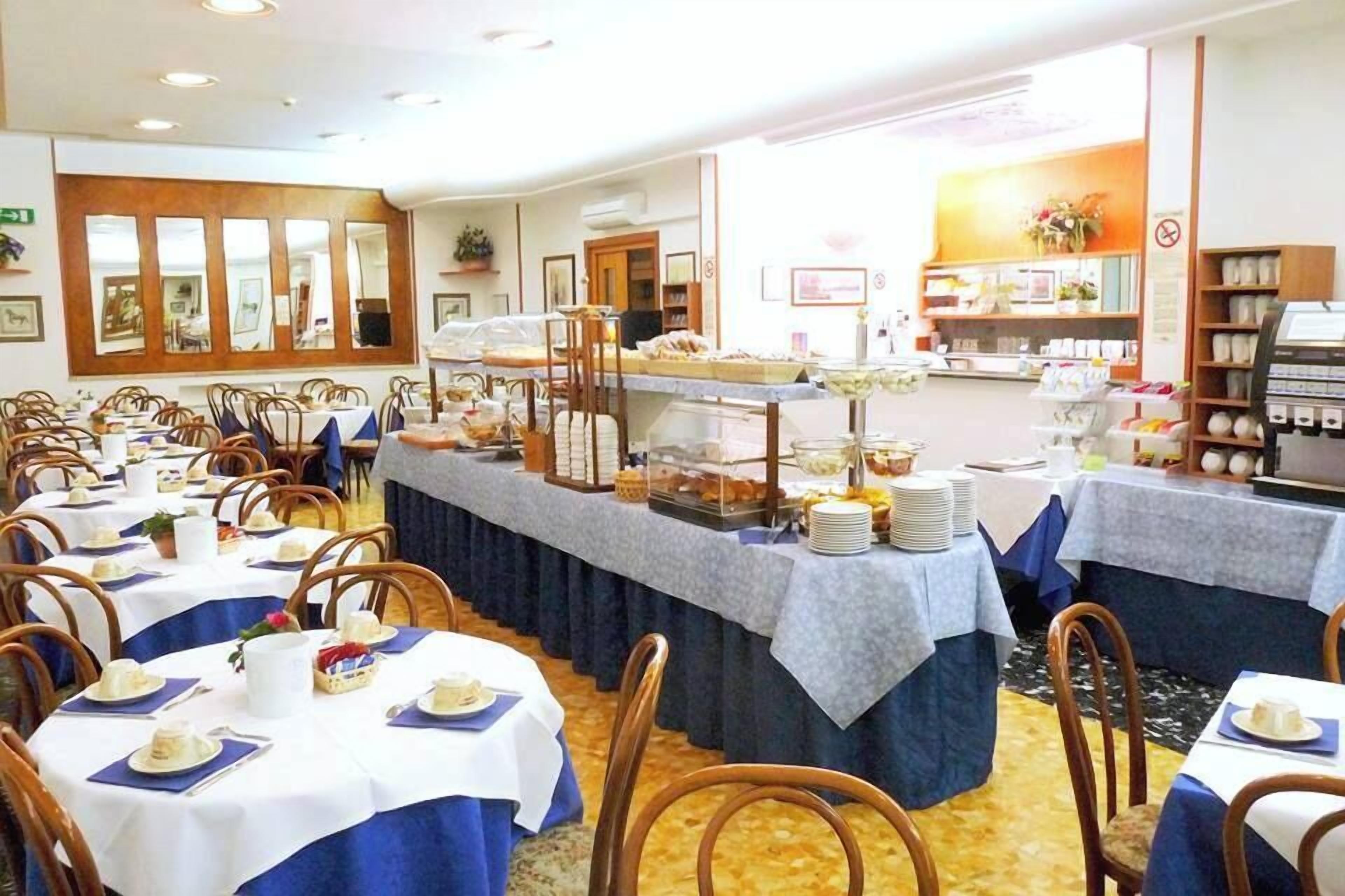 Petit déjeuner buffet (10 EUR par personne)