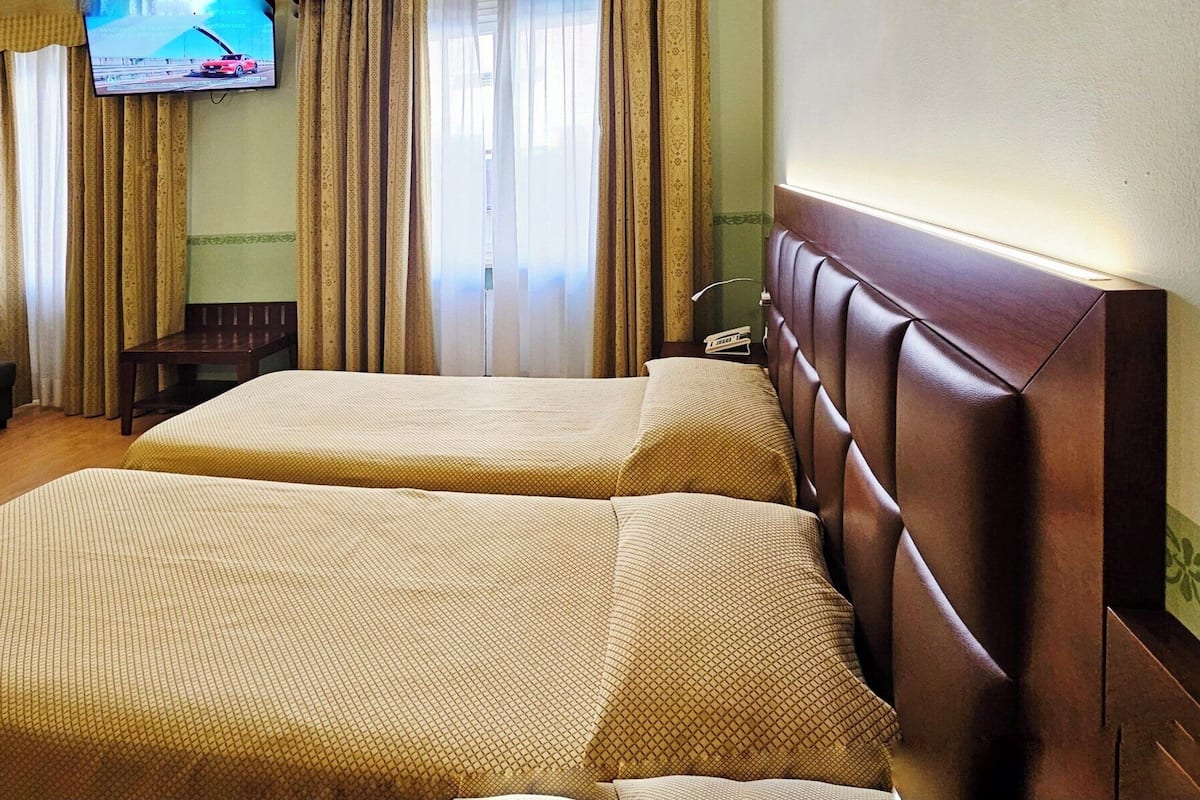 Superior-Zweibettzimmer | Minibar, Zimmersafe, Schreibtisch, laptopgeeigneter Arbeitsplatz