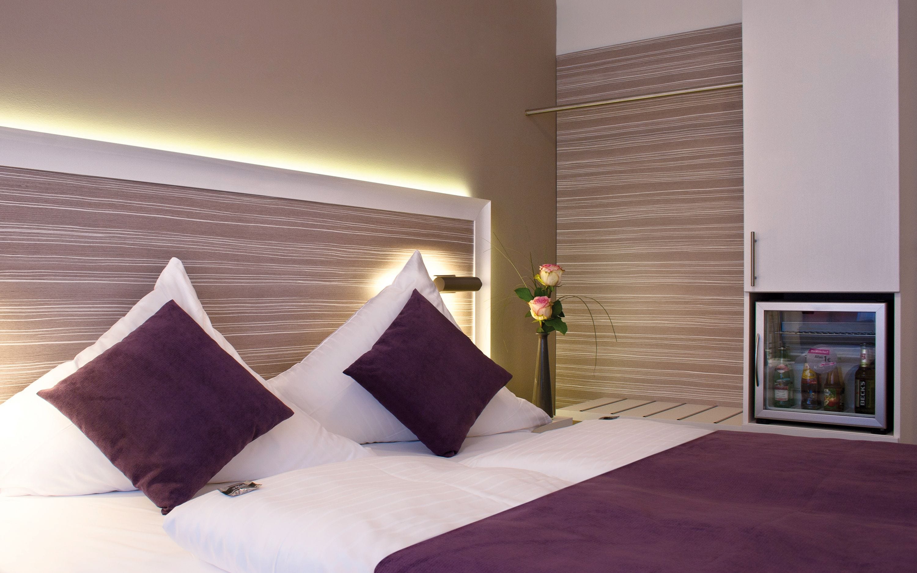 double room | 1 bedroom, minibar, in-room safe, blackout curtains