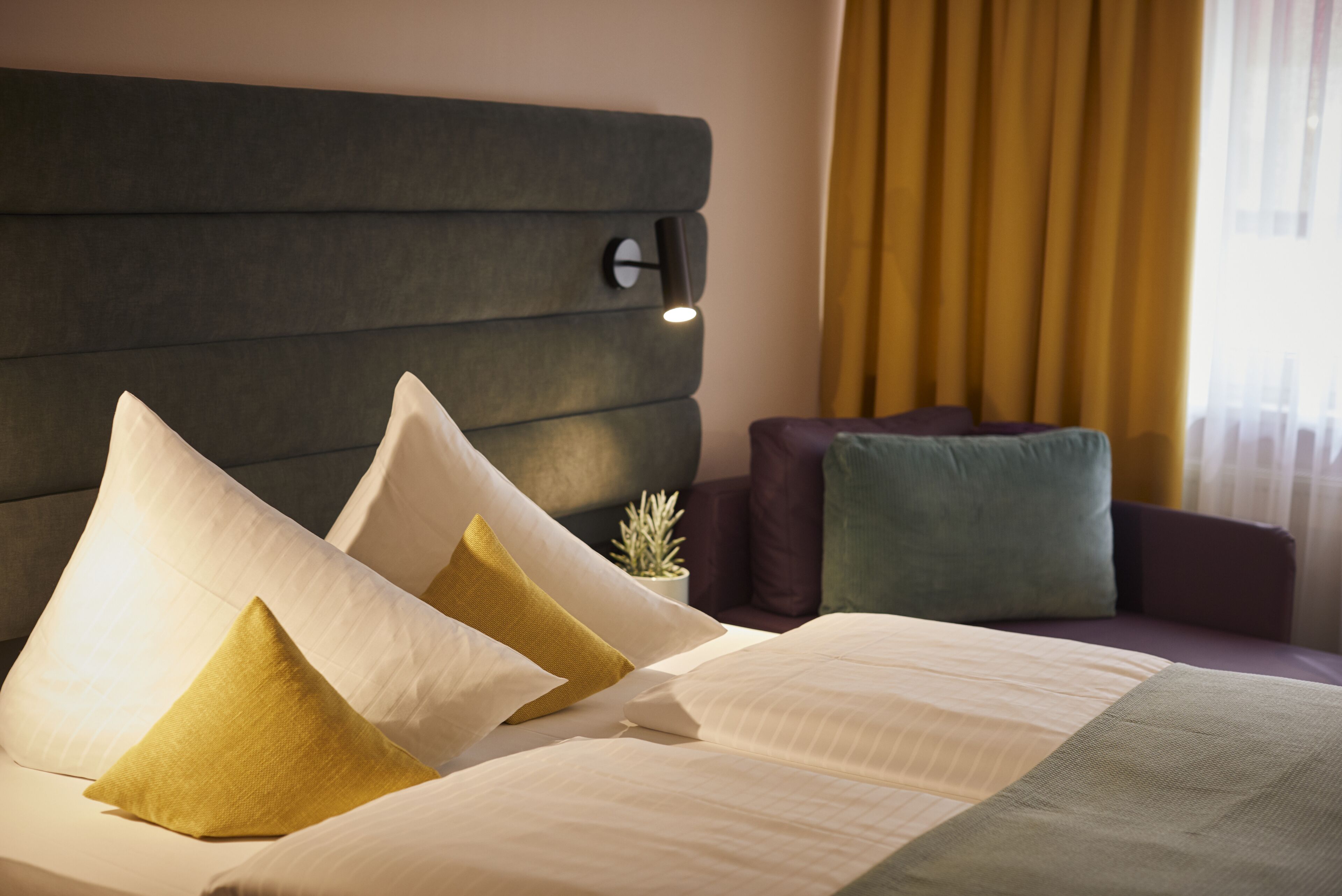Comfort-Zimmer, Nichtraucher (Couch) | Minibar, Zimmersafe, Verdunkelungsvorhänge, schallisolierte Zimmer