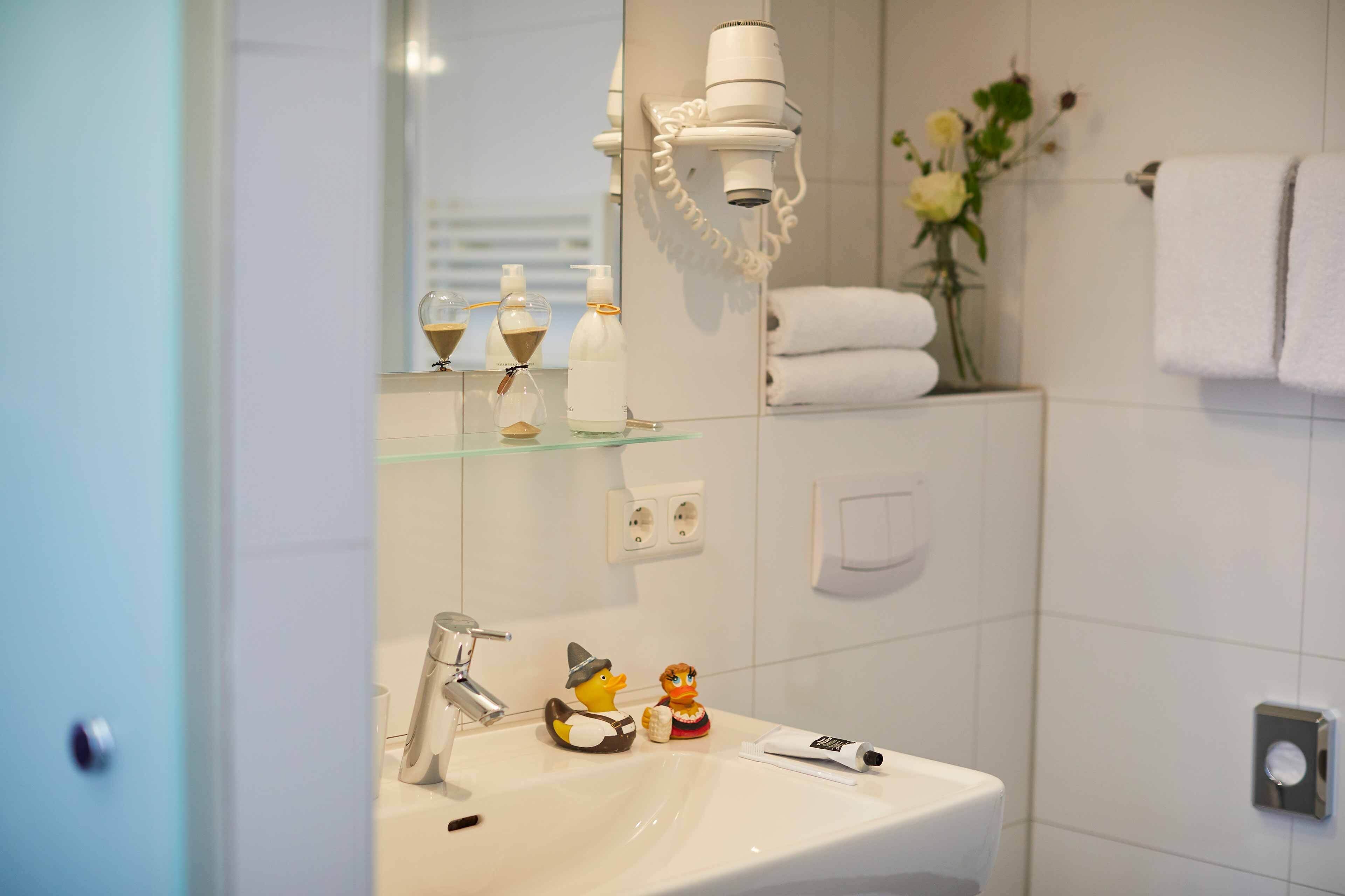 studio suite | bathroom | shower, eco-friendly toiletries, hair dryer, towels