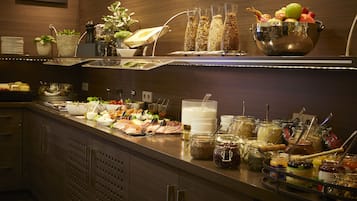 每日供應吃到飽早餐 (每人 EUR22.00)