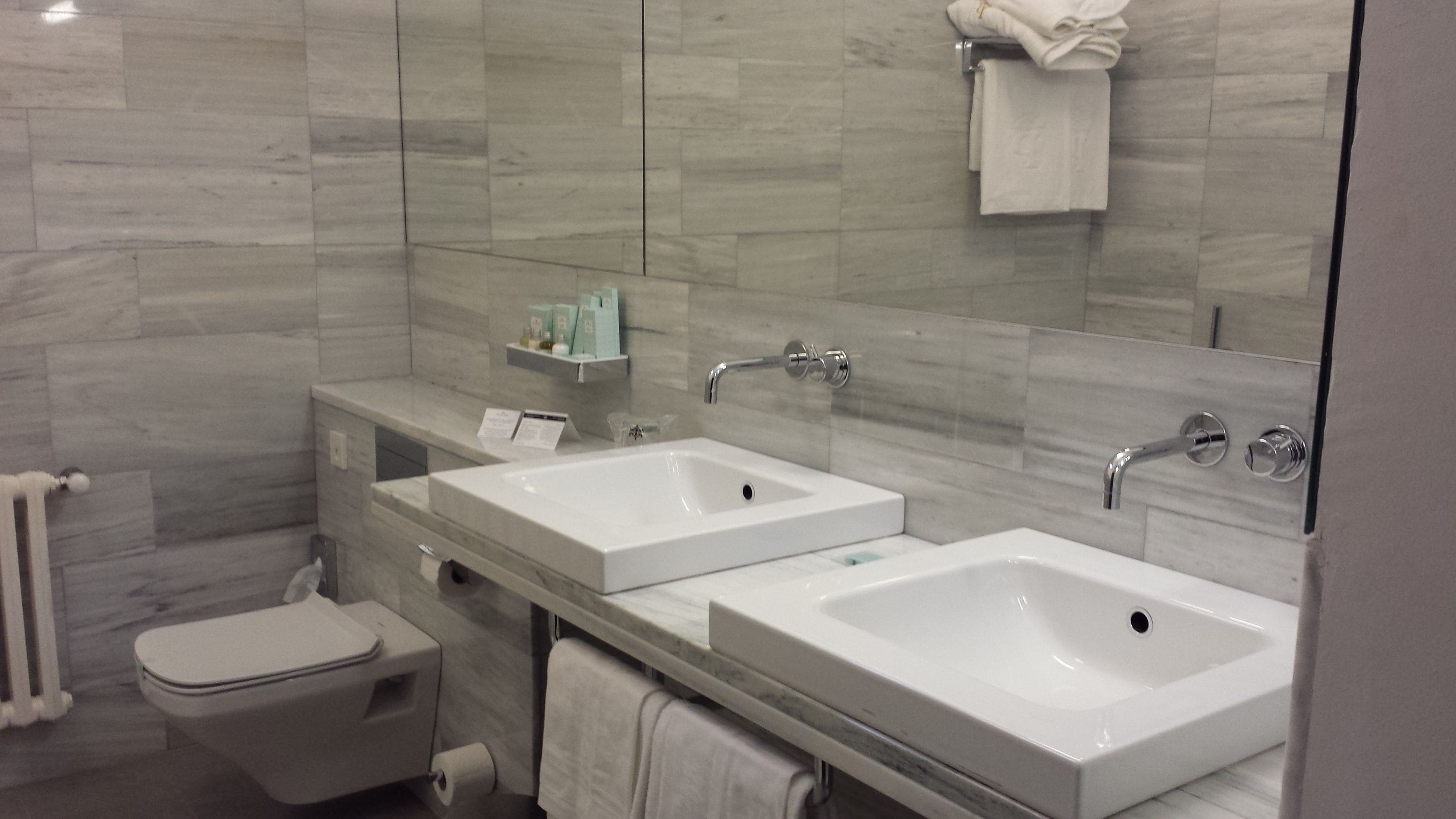 standard twin room | bathroom | free toiletries, hair dryer, slippers, towels