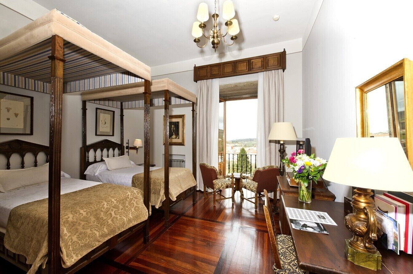 Ropa de cama de alta calidad y minibar 