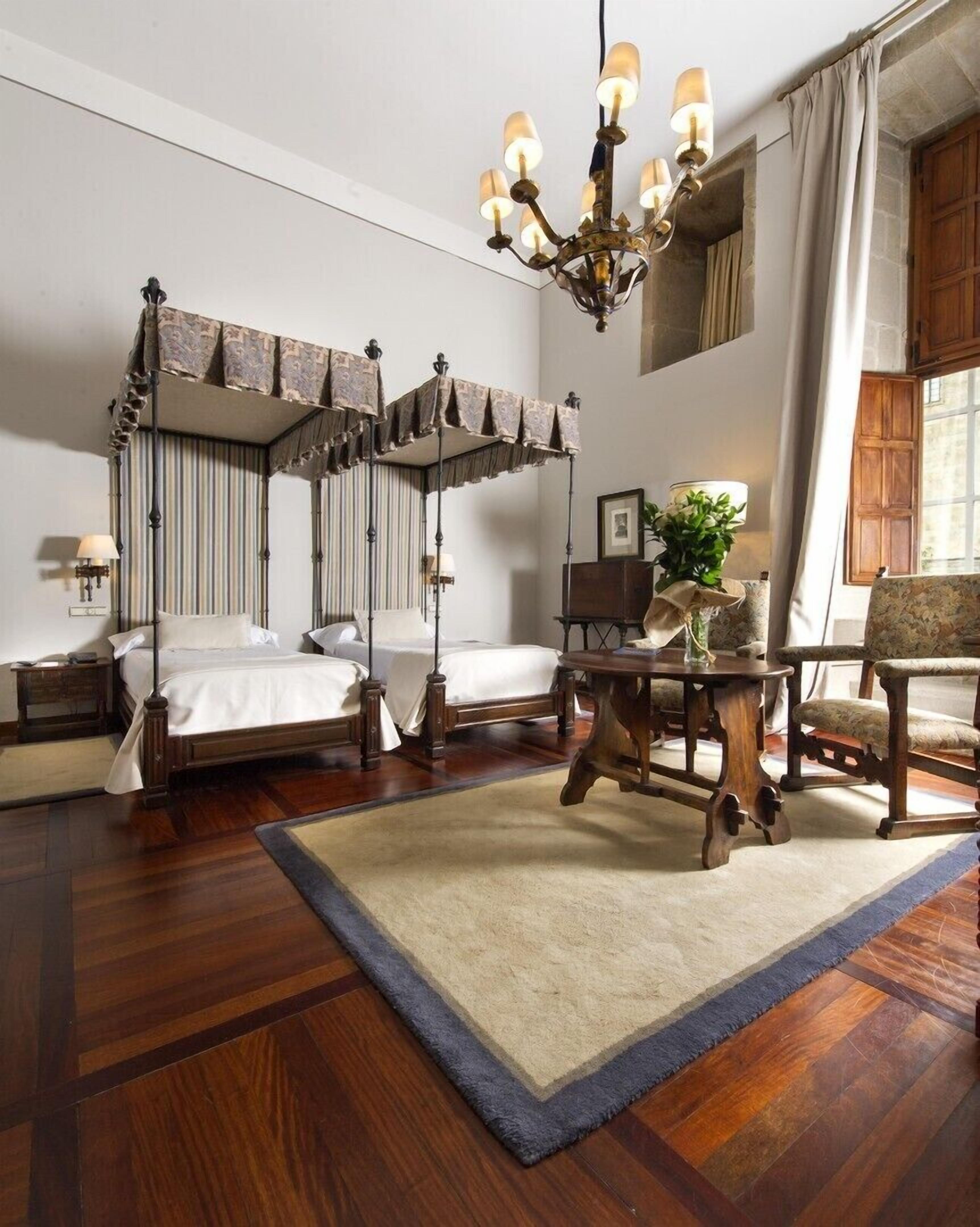Ropa de cama de alta calidad y minibar 
