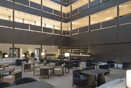 咖啡店. 莱昂国营酒店