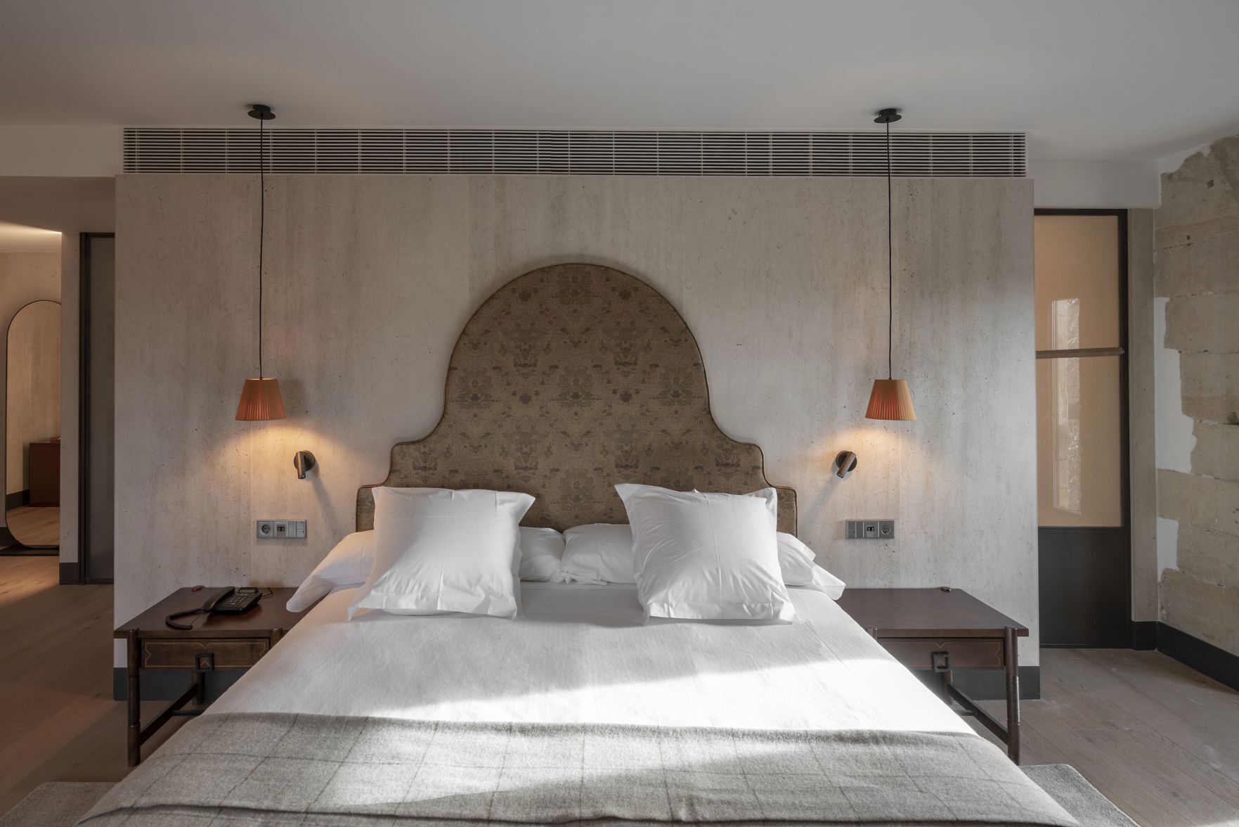 Ropa de cama de alta calidad y minibar 