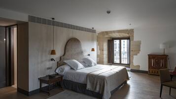 Luxe beddengoed, een minibar, een kluis op de kamer, een bureau