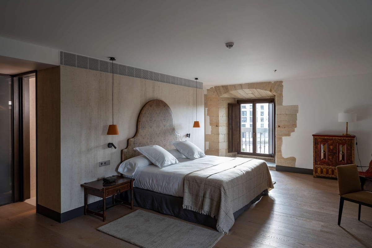 Ropa de cama de alta calidad y minibar