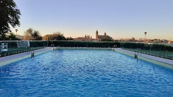 Piscine extérieure (ouverte en saison)