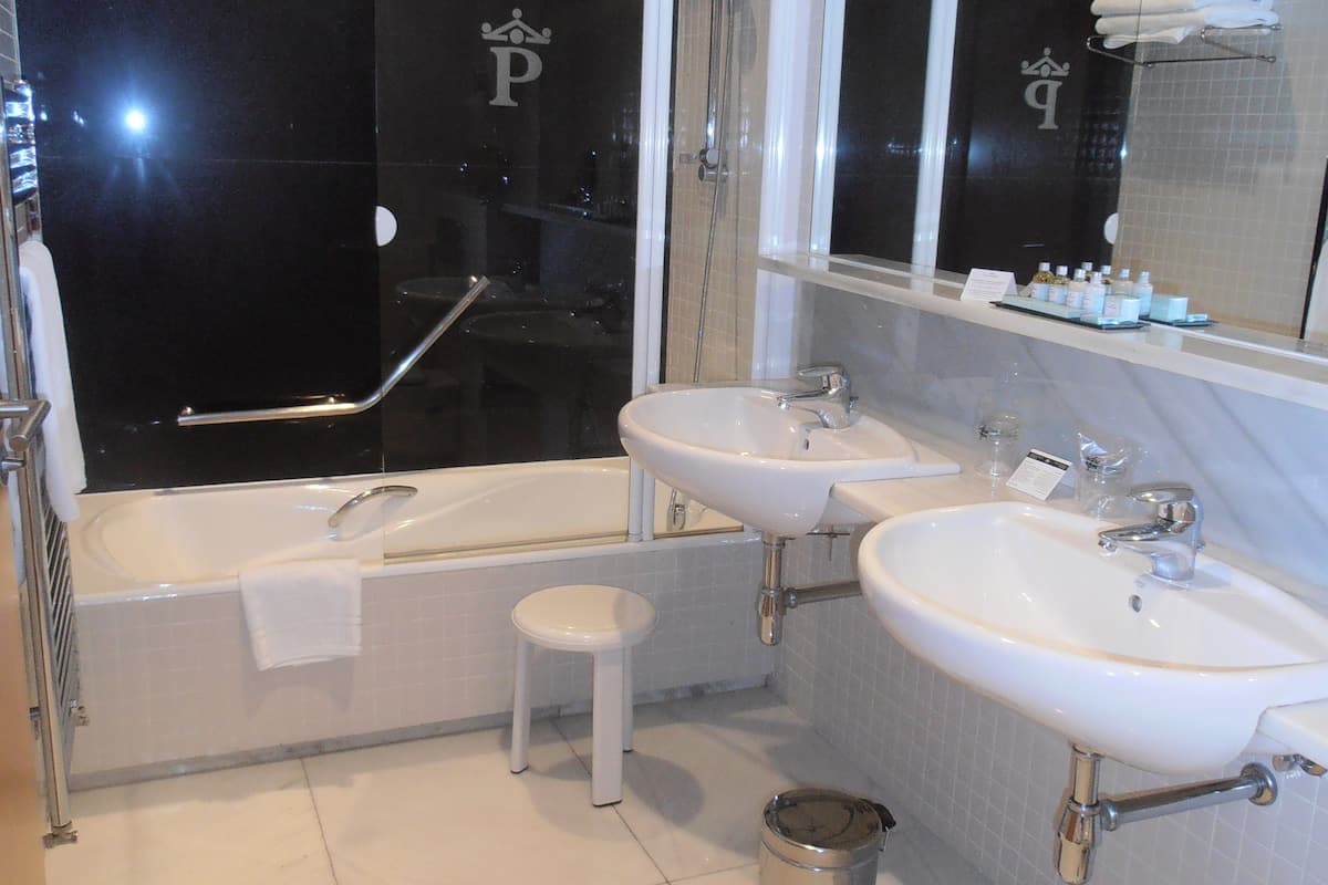 eco-friendly toiletries, hair dryer, towels