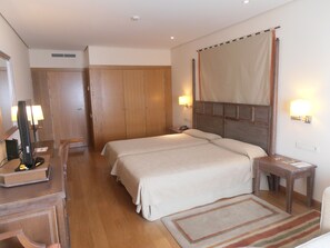 Egyptian cotton sheets, premium bedding, down duvets, minibar