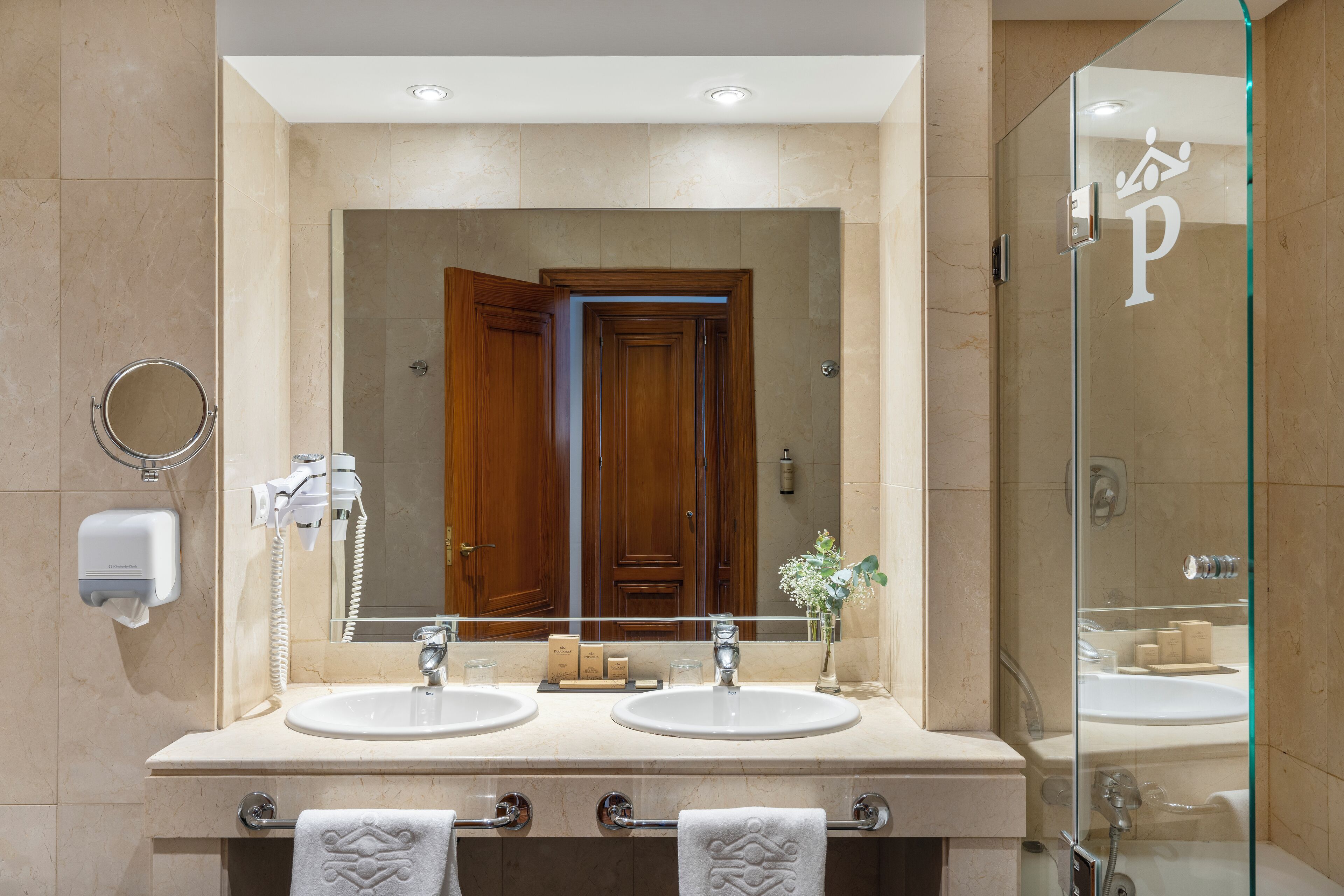 bathtub, free toiletries, hair dryer, bidet