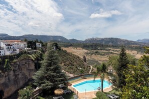 Seasonal outdoor pool, pool umbrellas, sun loungers