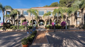 Fachada de la propiedad