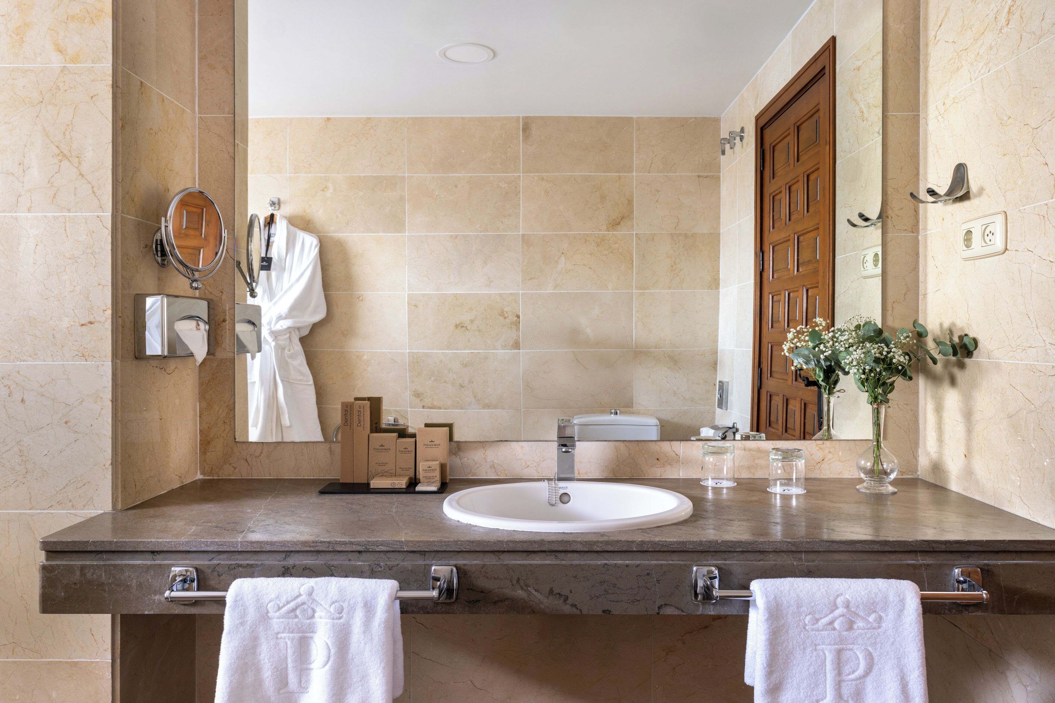 superior double room | bathroom | free toiletries, hair dryer, bidet, towels